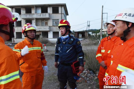 通過此次演練，進(jìn)一步檢驗(yàn)了部隊(duì)實(shí)戰(zhàn)能力，增強(qiáng)了官兵自信心?！菈鄢?攝